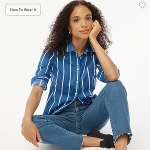 J Crew cotton button up poplin shirt in signature fit. Size 0